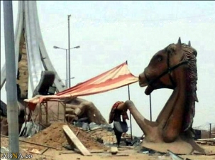 ساخت مجسمه موجودات زنده "گناه بزرگ" است!/تخریب مجسمه اسب ها+تصاویر