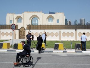 طالبان پرچم خود را پایین آورد!