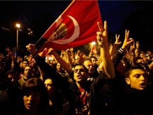 کشته شدن یک جوان کرد، مردم ترکیه را به میدان تقسیم کشاند