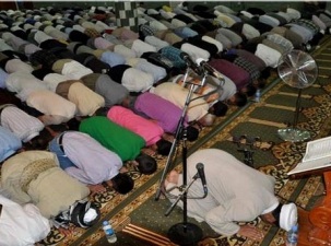 برگزاری نماز عید فطر در اغلب کشورهای اسلامی و عربی