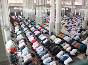 مسلمانان ایتالیا در مسجد بزرگ شهر رم نماز عید فطر برپا كردند