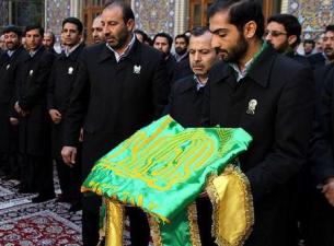 پرچم متبرک حرم رضوی به اهتزاز درآمد