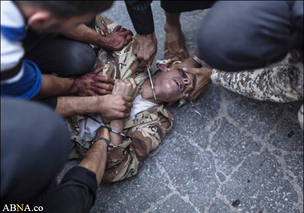 روایت خبرنگار آمریکایی از ذبح سرباز ارتش سوریه + تصاویر(18+)