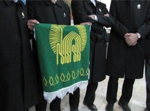 پرچم و پوشش ضریح گنبد امام رضا(ع) تعویض شد