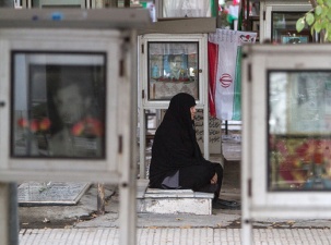 پيکر مادر سه شهيد در مرودشت تشییع شد