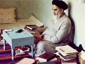انتشار ترجمه منظوم دیوان امام خمینی(ره) به زبان عربی و انگلیسی