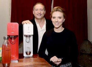 هنرپیشه آمریکایی صهیونیستها را به "آکسفام" ترجیح داد !