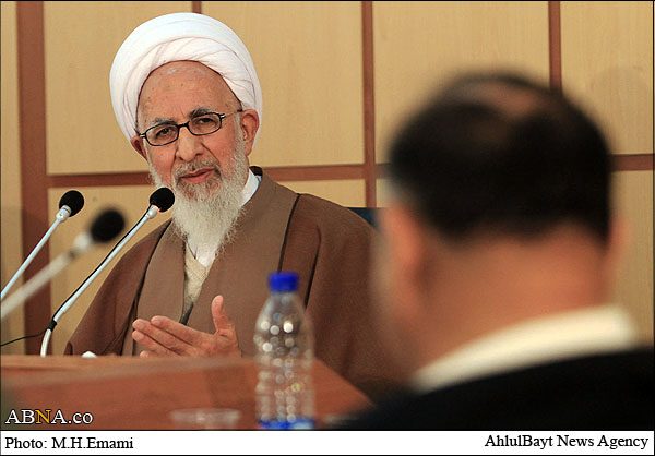 دیدار کاروان بین المللی زائران صلح سوریه با آیت الله جوادی آملی