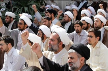 طلاب و روحانیون قم در مدرسه فیضیه تجمع کردند