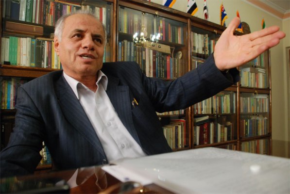 پیروان مذاهب مختلف در ایران با صلح و دوستی در کنار یکدیگر زندگی می‌کنند