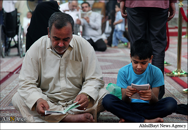 دعاخوانی کودکان در حرم امام حسین(ع) + تصاویر