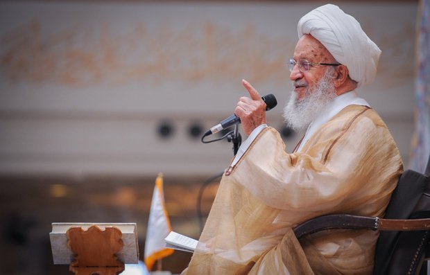 آیت‌الله مکارم‌ شیرازی: فرهنگ پوشش اسلامی برای جوانان تبیین شود