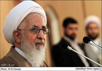 آیت‌الله جوادی آملی: اقتصاد مقاومتی با نصیحت حل نمی‌شود؛ با فهم است و فهم!