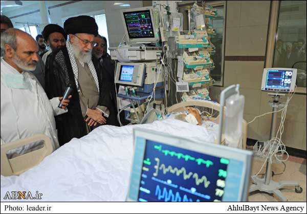 رهبر معظم انقلاب از آیت‌الله مهدوی کنی عیادت کردند
