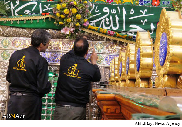 نصب 144 کتیبه نوسازی شده ضریح امامین جوادین(ع) + تصاویر