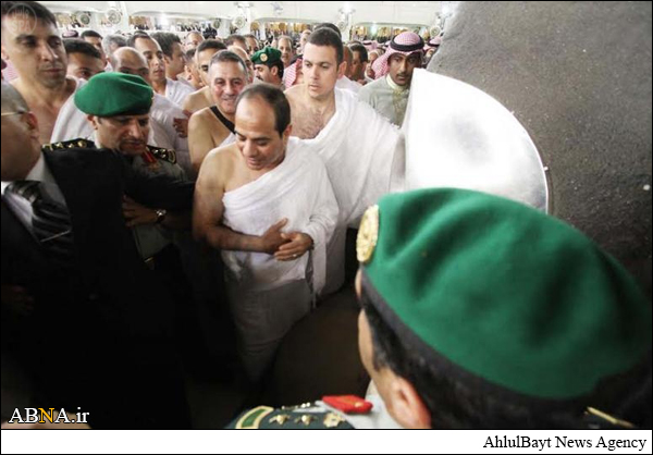 رییس جمهور مصر در لباس احرام + عکس