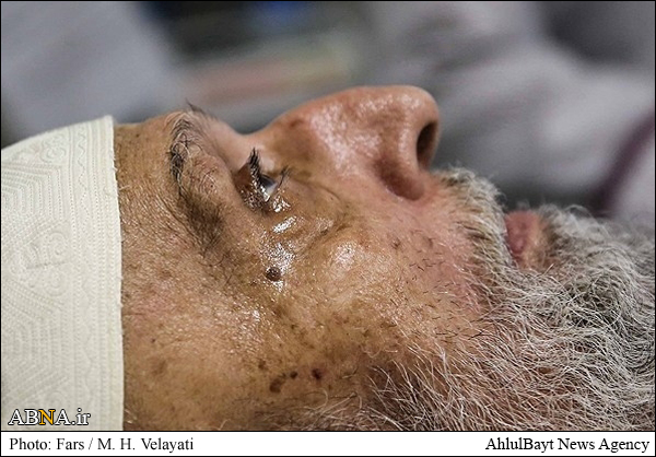 آیت‌الله مهدوی‎کنی به برکت پرچم امام رضا(ع) چشمان خود را باز کرد