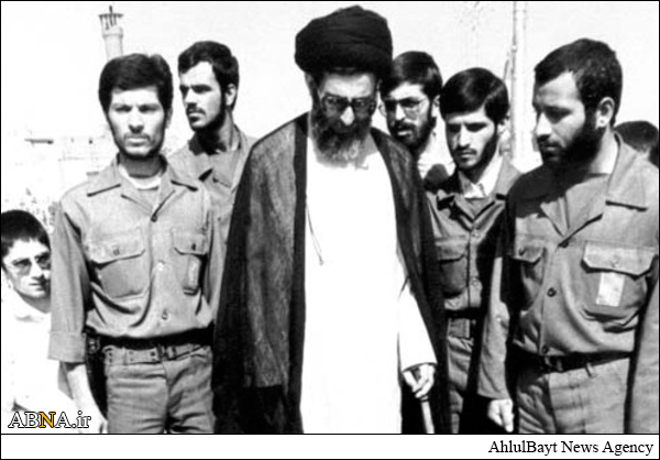 حضور رهبر انقلاب بر مزار آیت الله اشرفی اصفهانی + عکس