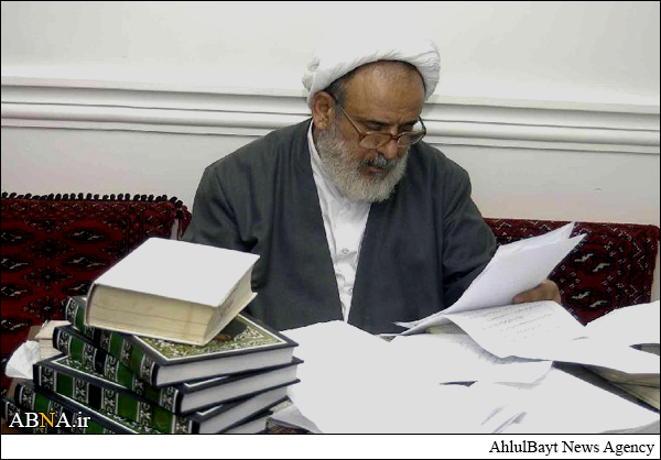 چاپ جلد اول تفسیر حکیم تالیف استاد حسین انصاریان + عکس