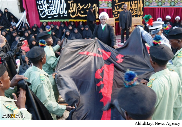 برافراشته شدن پرچم عزای امام حسین(ع) در "زاریا" + تصاویر