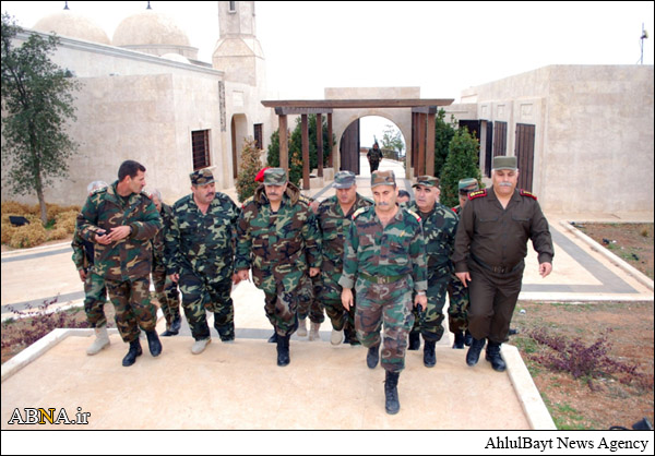 بازدید وزیر دفاع سوریه از یگان‌های ارتش در مناطق جنگی + تصاویر