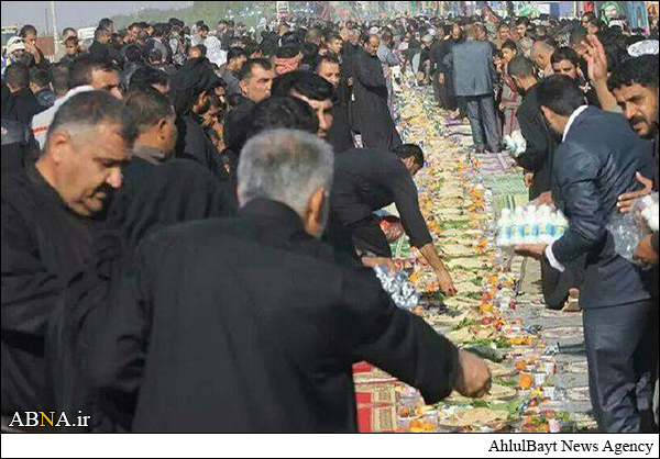 طولانی‌ترین سفره دنیا میزبان زائران حرم امام حسین(ع) + تصاویر