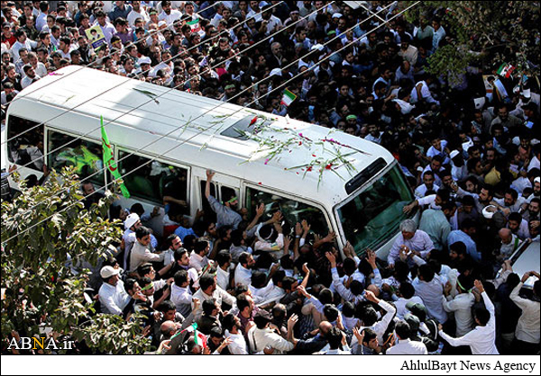 خشم ضد انقلاب از استقبال گرم علمای قم از رهبر انقلاب و گاف مجری VOA