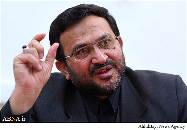 حضور معاون فرهنگی اجتماعی سپاه پاسداران در غرفه ابنا