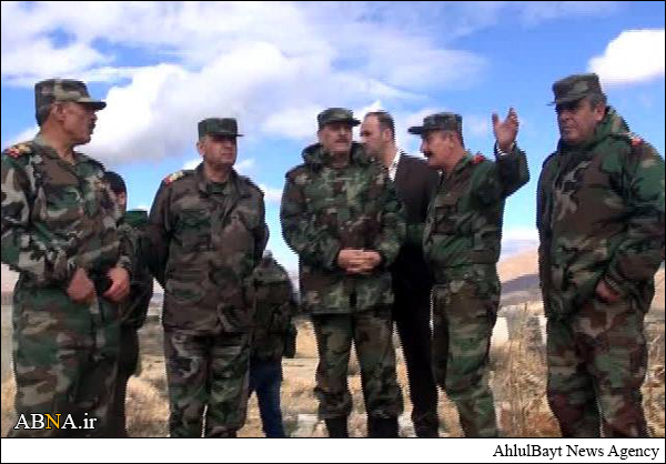 بازدید وزیر دفاع سوریه از مناطق عملیاتی دمشق + عکس