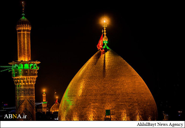تعویض پرچم گنبد حرمین امام حسین(ع) و حضرت عباس(ع) + تصاویر