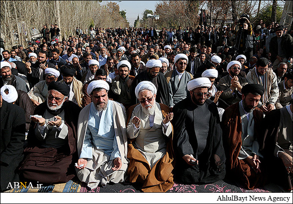 اقامه نماز طلب باران در دارالرحمه شیراز + تصاویر