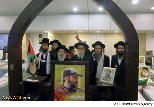 عکس خبری/ حضور یهودیان بر سر مزار عماد و جهاد مغنیه