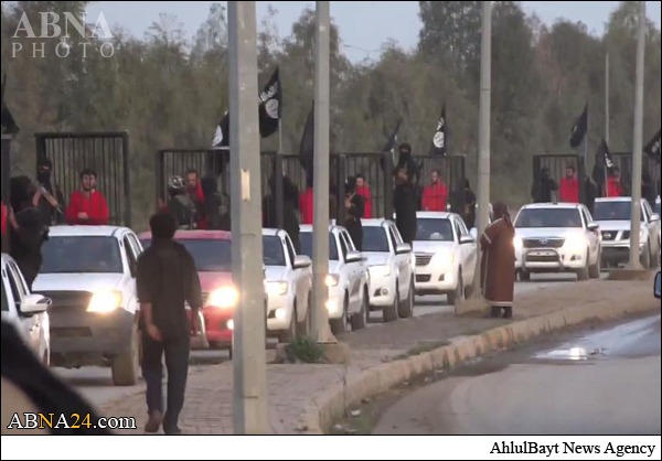 فیلم/ کارناوال تهدید و ارعاب داعش با سوء استفاده از اسرای کرد