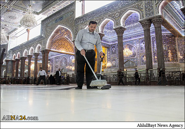 عکس خبری/ خدمت افتخاری در حرم حضرت سیدالشهداء(ع)