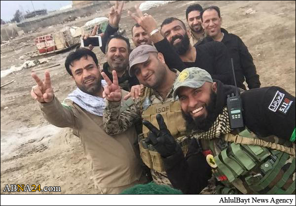  عکس سلفی رزمندگان عراقی در میدان جنگ