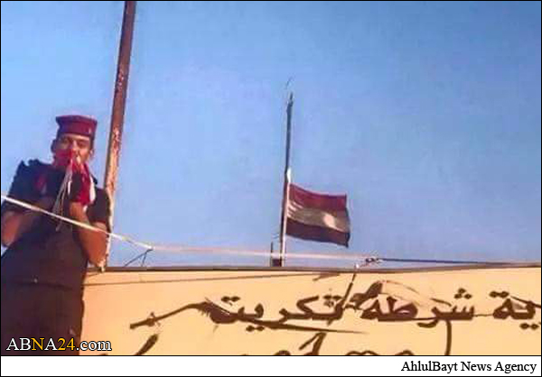 اهتزاز پرچم عراق بر فراز اداره پلیس تکریت/ خوشحالی مردم و نیروهای بسیج مردمی + تصاویر