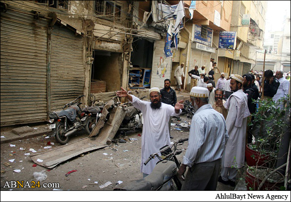 انفجار مهیب مقابل مسجد "شیعیان بُهره" در کراچی + تصاویر