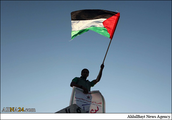 تظاهرات فلسطینیان در محکومیت حمله داعش به اردوگاه یرموک + تصاویر
