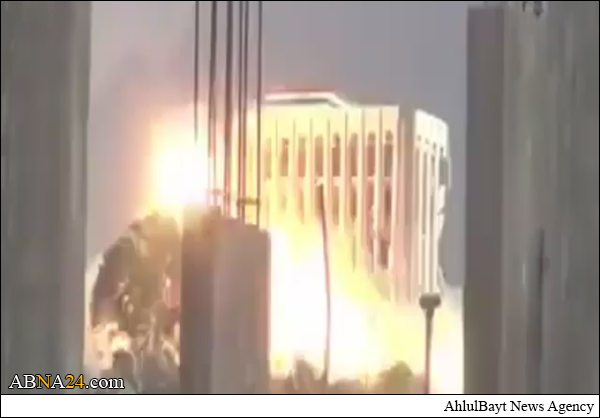 فیلم/ انهدام ساختمان قصر الجمهوری در شهر "تعز" یمن به دست رژیم آل سعود