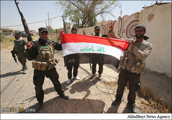  بیجی از سلطه تروریست‌های داعش خارج شد/ اهتزاز پرچم عراق بر فراز مراکز دولتی + تصاویر