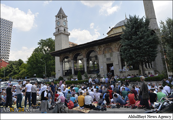 عکس خبری/ اقامه نماز مسلمانان آلبانی در مسجد ادهم بیگ 