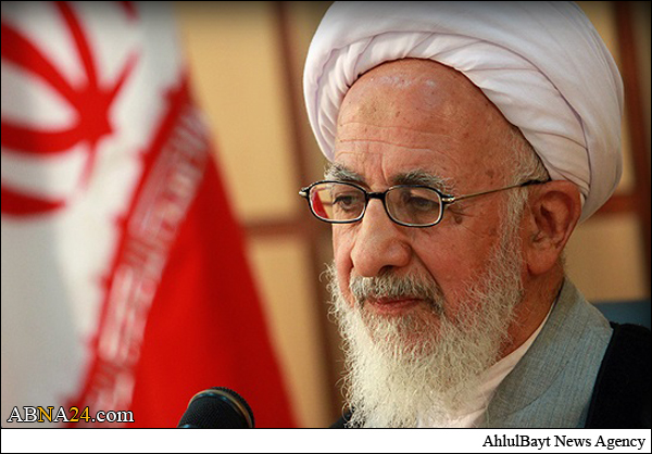 آیت الله  جوادی آملی: شهدا آثار نبوت و رسالت را احيا کردند