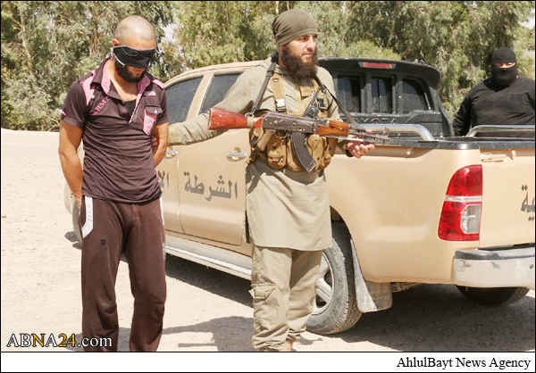 گردن زدن یک مرد به دست داعش دراستان «دیرالزور» سوریه + عکس