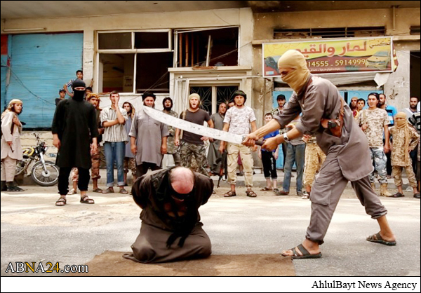 اعدام فجیع پیرمرد سوری به دست داعش + تصاویر (18+)