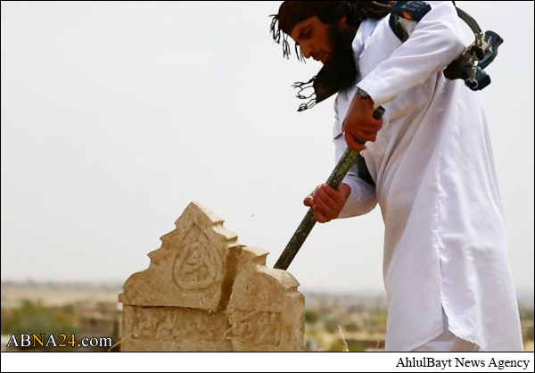 داعش به قبر عراقی ها هم رحم نکرد + عکس