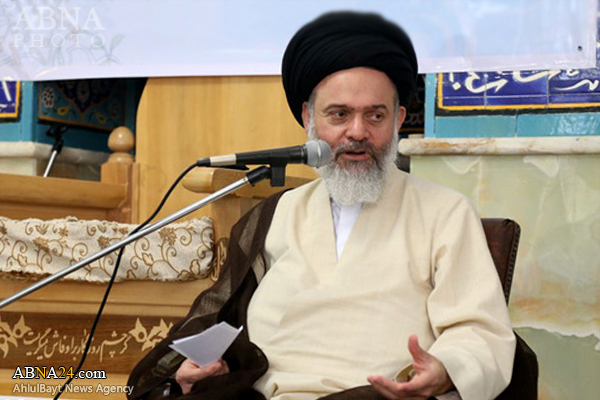 حسینی بوشهری: بار معنوی انقلاب بر دوش حوزه‌های علمیه است