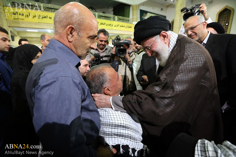 جمعی از جانبازان قطع نخاعی و بالای ۷۰ درصد با رهبر معظم انقلاب دیدار کردند