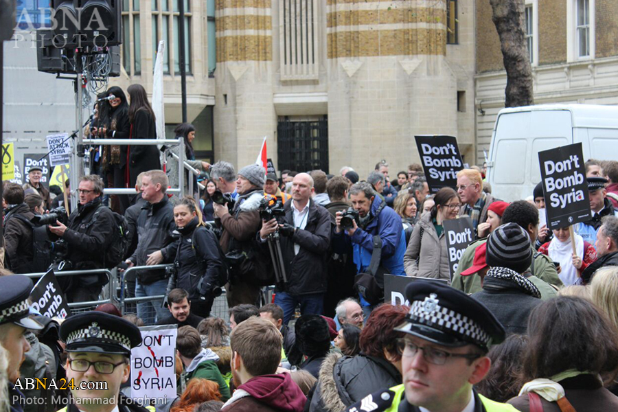 گزارش تصویری/ فریاد خشم هزاران فعال ضد جنگ مقابل دفتر نخست وزیر انگلیس