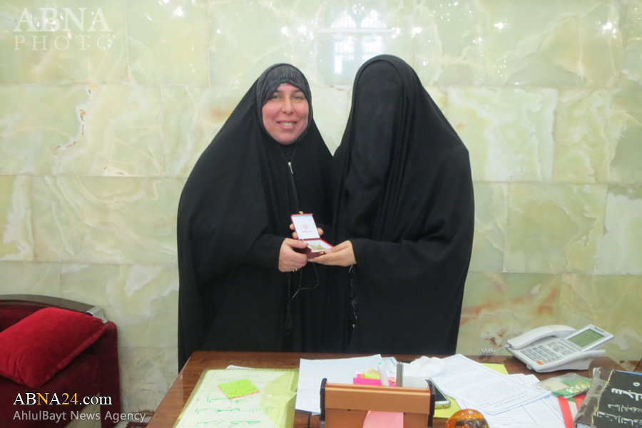 شرفیابی بانوی یهودی تازه مسلمان به حرم امیرالمومنین(ع) + عکس