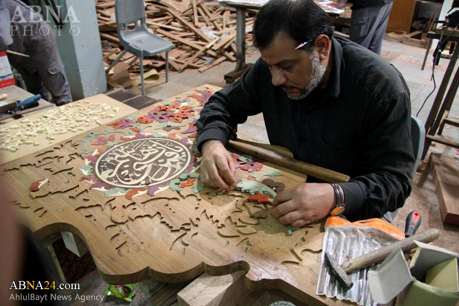 گزارش تصویری/ نصب کتبیه‌های داخل ضریح جدید حضرت عباس(ع)